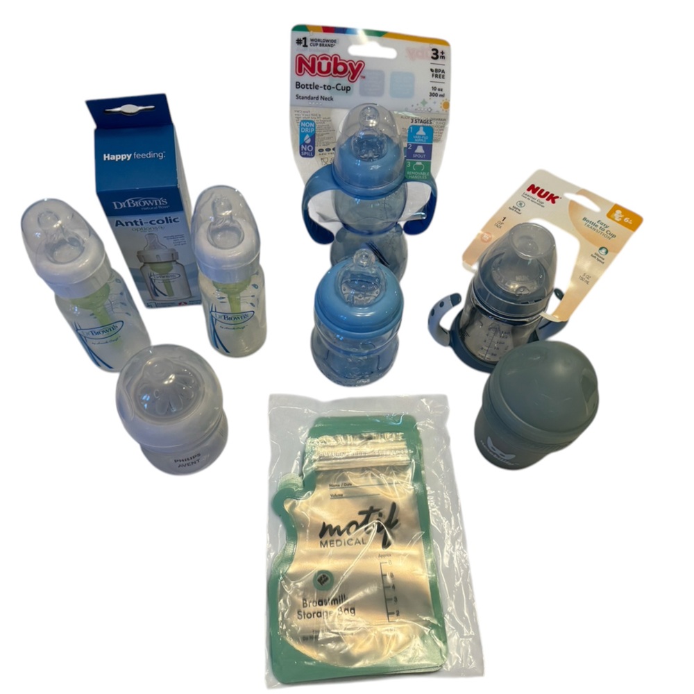 NWT 8 Baby Bottles And a Pack of 10 Breast Milk Storage Bags